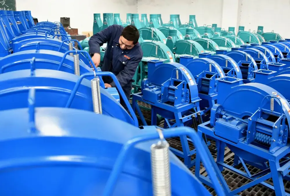 Anyang Golden Machinery technicians conducting rigorous final quality inspection on blue silage chaff cutters on the factory floor